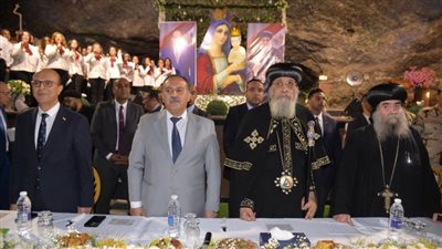 محافظ أسيوط والبابا تواضروس الثاني يحضران 