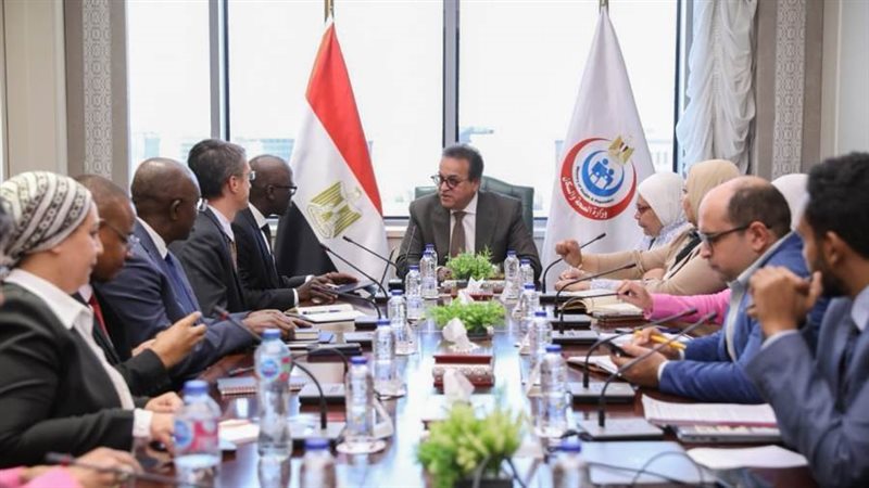 اجتماع وزير الصحة