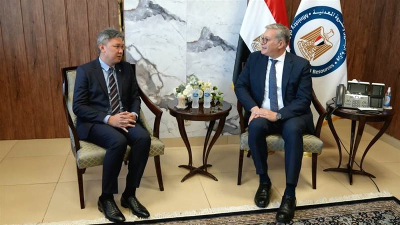 وزير البترول يبحث