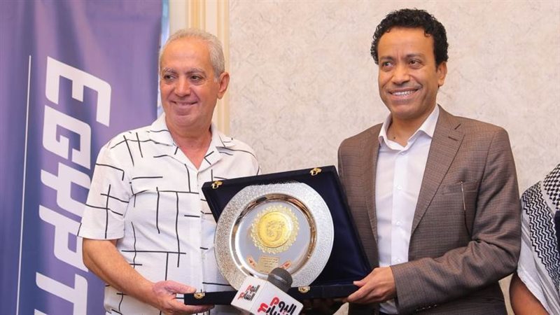 استنساخ يفتتح أولى