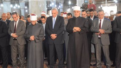 بالصور.. محافظ الغربية ووزير الأوقاف والمفتي ورئيس الوطنية للإعلام يؤدون صلاة الجمعة بالسيد البدوي