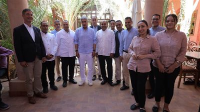 وزير السياحة يتفقد عدداً من الفنادق الثابتة والعائمة والدهبيات بالأقصر