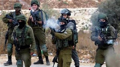 إصابة شابين فلسطينيين برصاص الاحتلال ومستوطنيه في الضفة الغربية