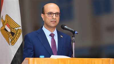 فريق طبي بوحدة الجراحات الميكروسكوبية بجامعة أسيوط ينجح في إنقاذ يد شابة بعد بتر شبه كامل