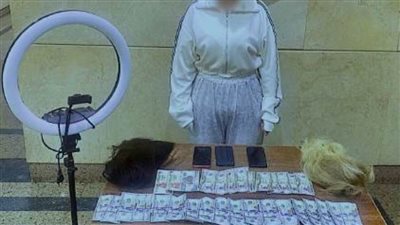 ضبط صانعة محتوى لنشرها مقاطع فيديو تتضمن قيامها بالرقص بملابس خادشة للحياء العام