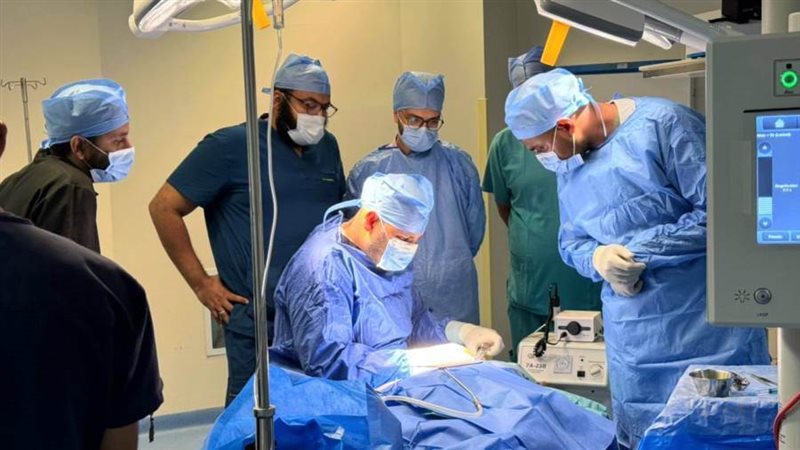 خلال جراحة زراعة