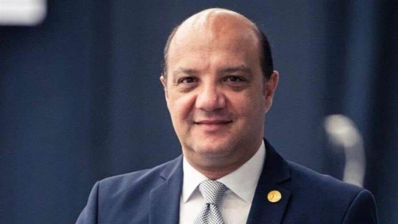 الدكتور إيهاب أمين