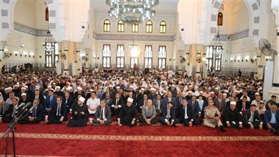 وزير الأوقاف والمفتي ومحافظ الإسماعيلية يصلون الجمعة في مسجد أبي بكر الصديق 