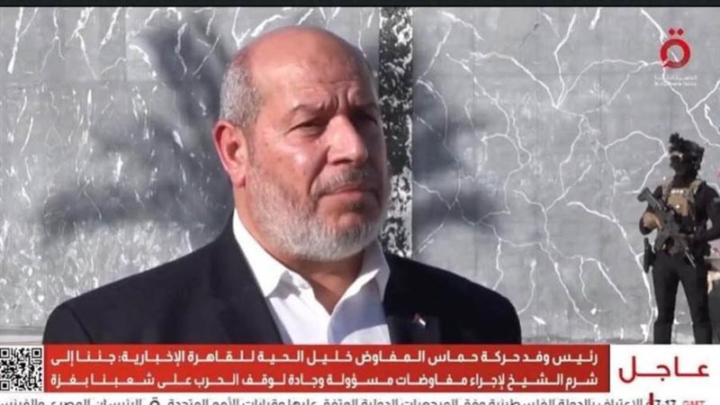 خليل الحية خلال لقائه