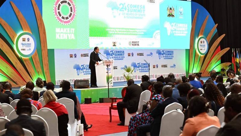 رئيس الوزراء خلال