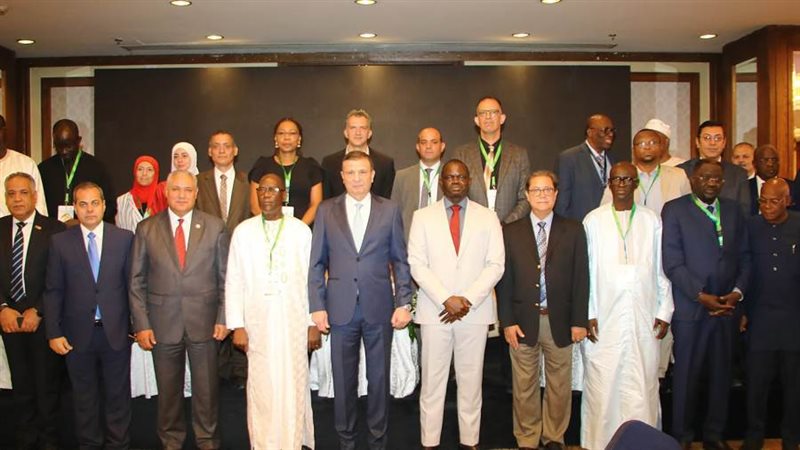 وزير الزراعة يتوسط