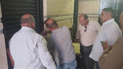 بالصور.. تشميع مخزن مواد غذائية بساحل سليم لمخالفته اشتراطات السلامة 