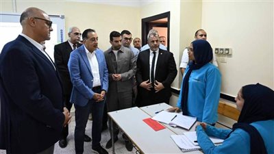 رئيس الوزراء يتفقد مدرسة للتكنولوجيا التطبيقية المتخصصة في صناعة الحلي والمجوهرات 