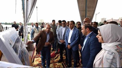 رئيس الوزراء يتفقد 