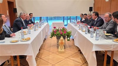  وزير الصحة يبحث مع شركة عالمية تعزيز التعاون لتطوير المنظومة الصحية