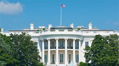 البيت الأبيض يعلن بدء تسريح موظفين في الحكومة الأمريكية