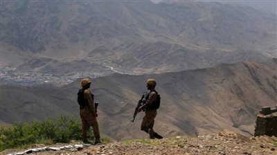 اندلاع اشتباكات عنيفة على طول الحدود الأفغانية الباكستانية