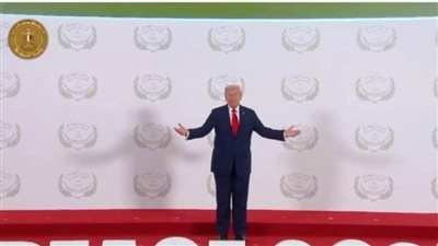 ترامب يلتقط صورًا تذكارية مع قادة قمة شرم الشيخ للسلام