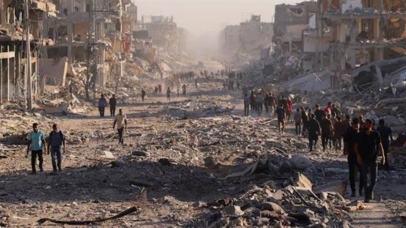 عائدون وسط الأنقاض