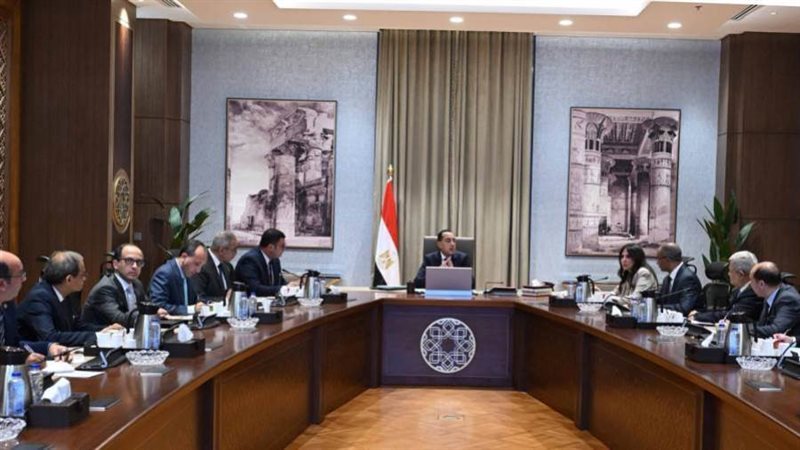 رئيس الوزراء خلال