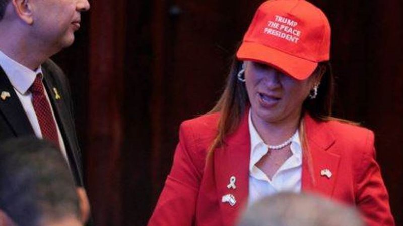 قبعات تحمل اسم ترامب