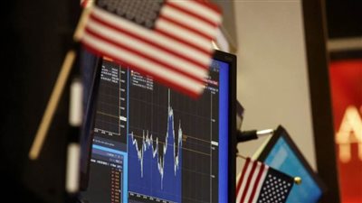 مؤشر داو جونز ينخفض 500 نقطة مع تصاعد التوترات التجارية بين واشنطن وبكين