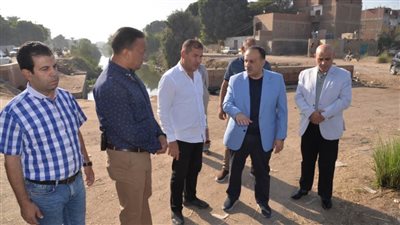 محافظ أسيوط يتفقد موقع حادث مصرف قناطر حواس ويوجه بإقامة سور حماية وإزالة المخلفات 