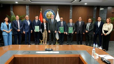 وزير البترول يشهد توقيع تمديد عقد تنمية حقل بلطيم شرق بين هيئة البترول وشركتي 