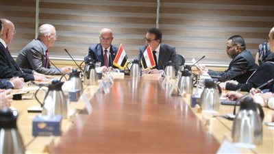 وزير الصحة يبحث تعزيز التعاون مع نظيره العراقي