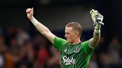 رسميًا .. إيفرتون يعلن تمديد عقد حارسه المخضرم جوردان بيكفورد حتى صيف 2029