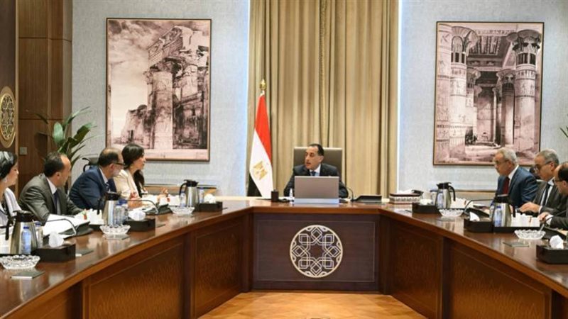 رئيس الوزراء خلال