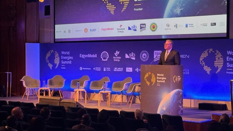 وزير البترول خلال