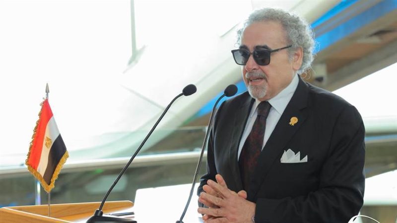 الشاعر والمفكر الكبير