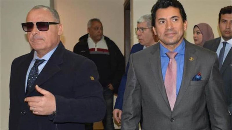 وزير الرياضة وأبو