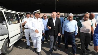 محافظ القاهرة يتفقد عددًا من مواقف النقل الجماعي