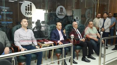 من مركز السيطرة.. متابعة تطبيق التعريفة بجميع مواقف السيارات بكفر الشيخ