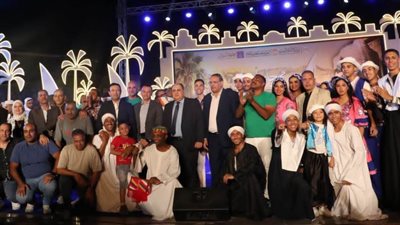 بحضور جماهيري كبير.. فرق الفنون الشعبية تتألق في افتتاح مهرجان تعامد الشمس بأسوان
