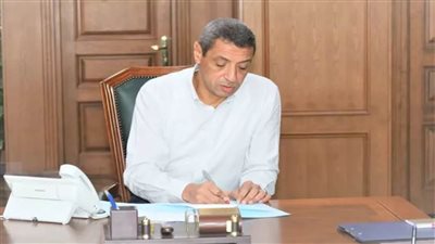 محافظ السويس يعتمد تعريفة الركوب الجديدة.. ويشدد على محاسبة المخالفين