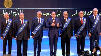 الرئيس السيسي يكرم أبطال حرب أكتوبر 1973