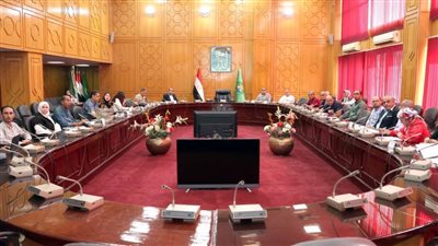 نائب محافظ الإسماعيلية يناقش آخر الاستعدادات لإعادة افتتاح النصب التذكاري للدفاع عن قناة السويس بجبل مريم