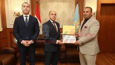محافظ كفر الشيخ يكرم فريق عمل مركز نظم المعلومات الجيومكانية