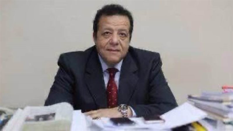 الدكتور عاطف عبداللطيف