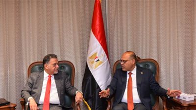 وزير العمل يبحث مع النائب الأول لرئيس غرفة تجارة وصناعة قطر تعزيز التعاون 