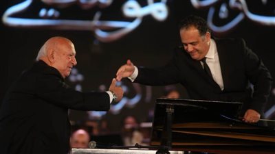 عمر خيرت يعزف للحياة ويتابع حديث النغم مع البيانو بمهرجان الموسيقى العربية