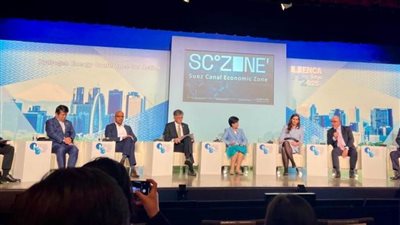 رئيس اقتصادية قناة السويس يلتقي مجموعة 