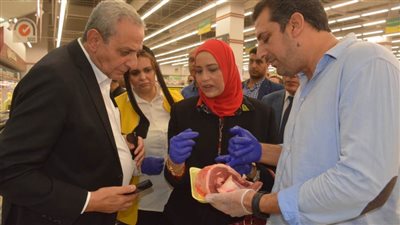 بالصور.. محافظ الغربية يقود حملة مفاجئة على السلاسل التجارية والسوبرماركت بطنطا