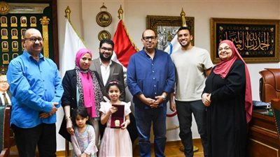 ياسر إدريس يكرم ليلى محمد بطلة الإرادة