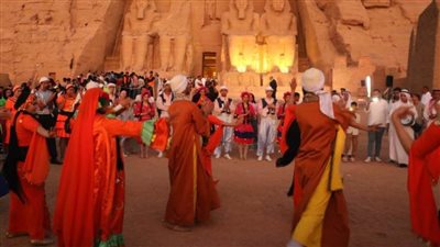 «الثقافة»: فرق مهرجان أسوان تحتفل بظاهرة تعامد الشمس في معبد أبو سمبل