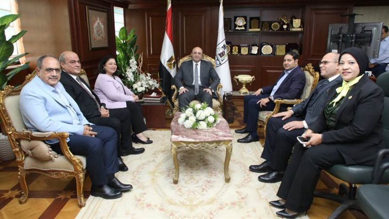 محافظ بنى سويف يستقبل