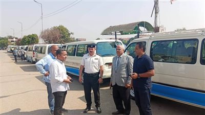 محافظ المنيا يتابع المواقف العامة للتأكد من الالتزام بتعريفة المواصلات الجديدة